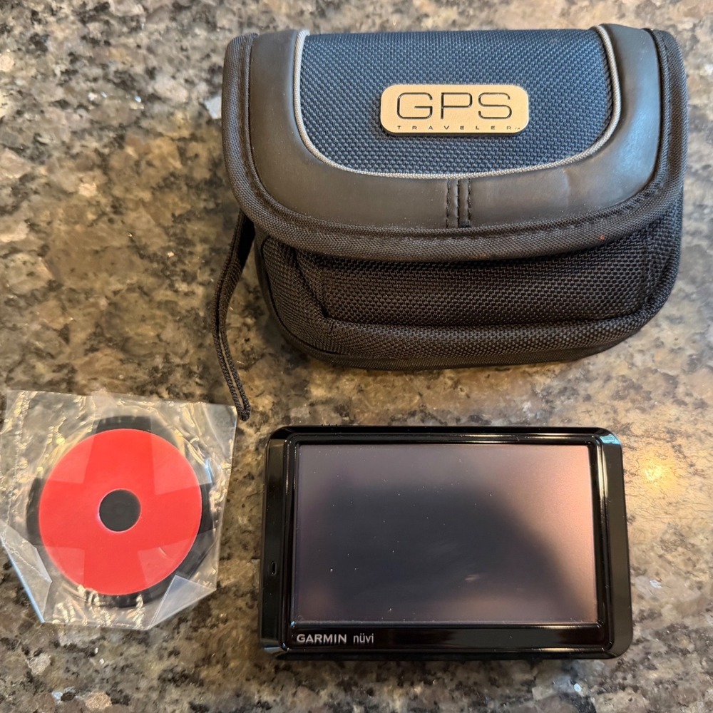 Garmin Nuvi 750 Portable GPS Navigator Black with Case and Mount Disk No Cord